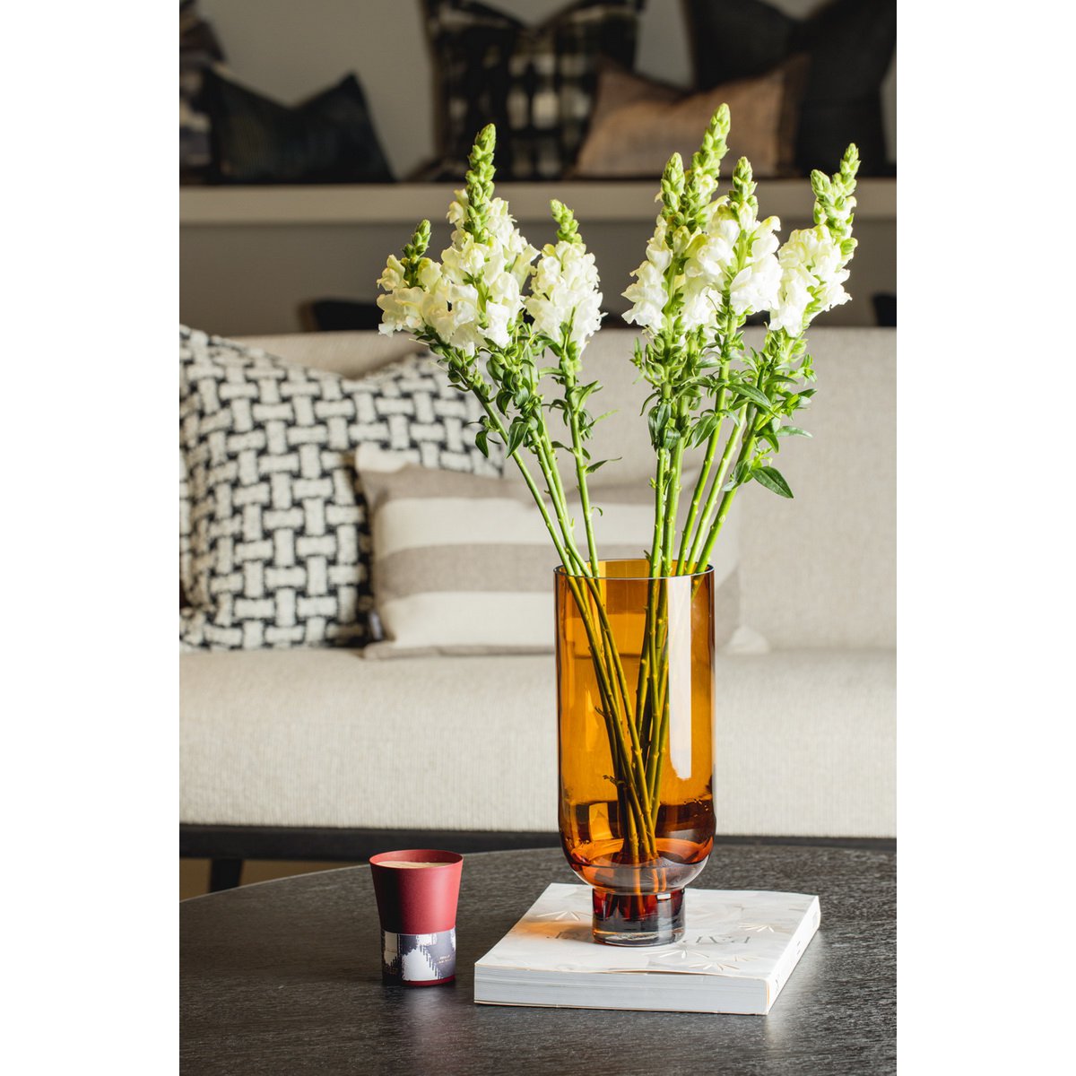 Element Accessories - Sobere moderne glazen vaas, cilindrische vorm op een stevige voet, warm donkeroranje, OMAHA14AM