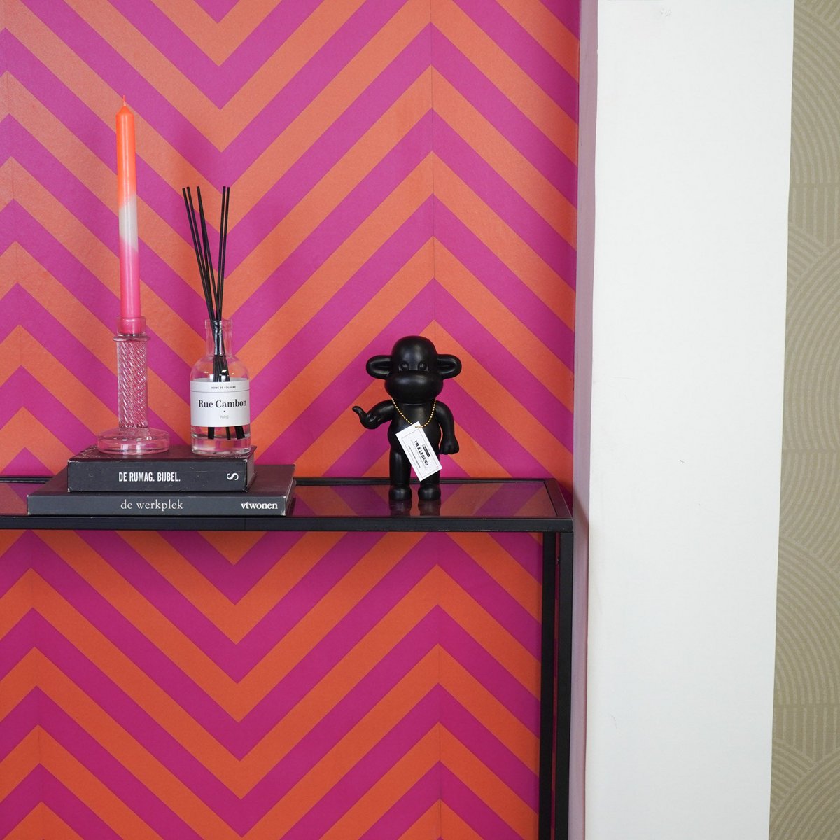 Housevitamin - Ornament - hang los aap beeldje 'de legende' - zwart - 11x7x19cm