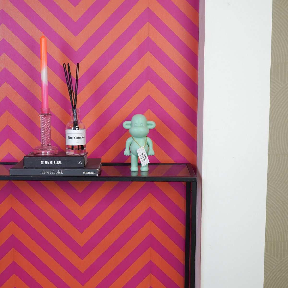 Housevitamin - Ornament - Monkey Figurine 'The Legend' - Polyresin - Mintgreen - 11x7x19cm