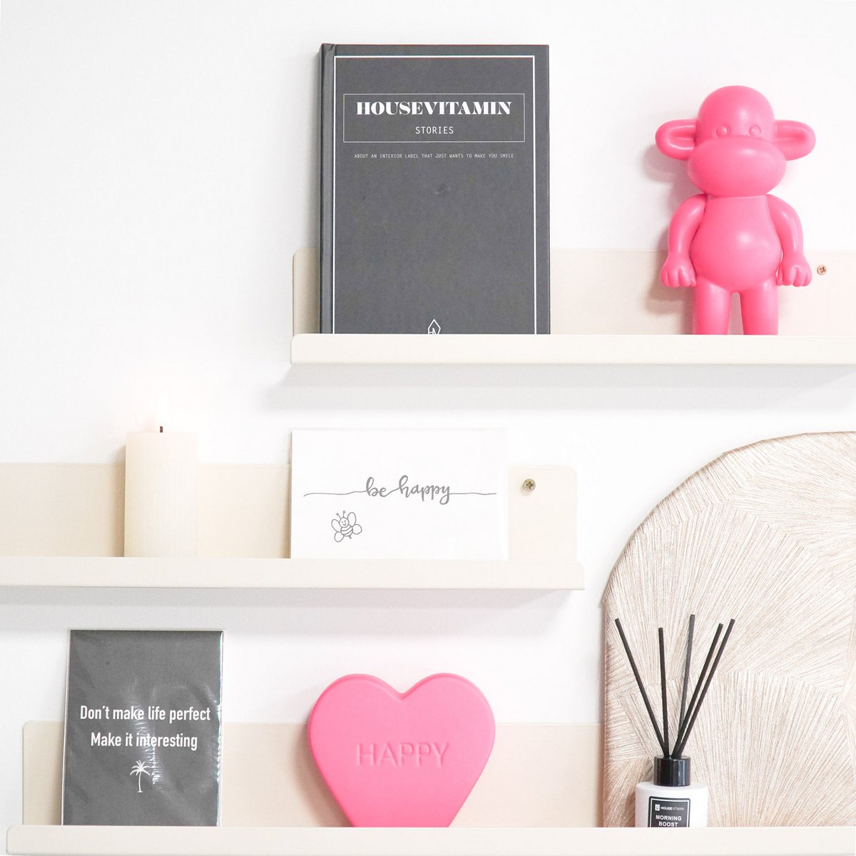 Housevitamin - Ornament - aap -beeldje 'de legende'- polyresin - roze - 11x7x19cm