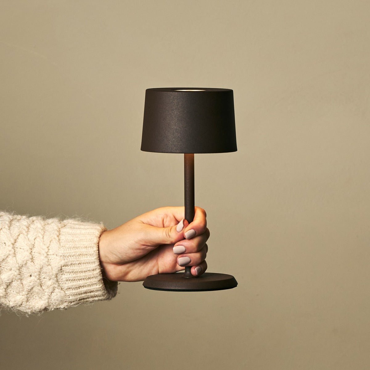 Tavellio-Amsterdam - David Mocha Brown oplaadbare tafellamp 2 in 1 met verstelbare hoogte - dimpelbaar en draadloos met 120 uur batterij