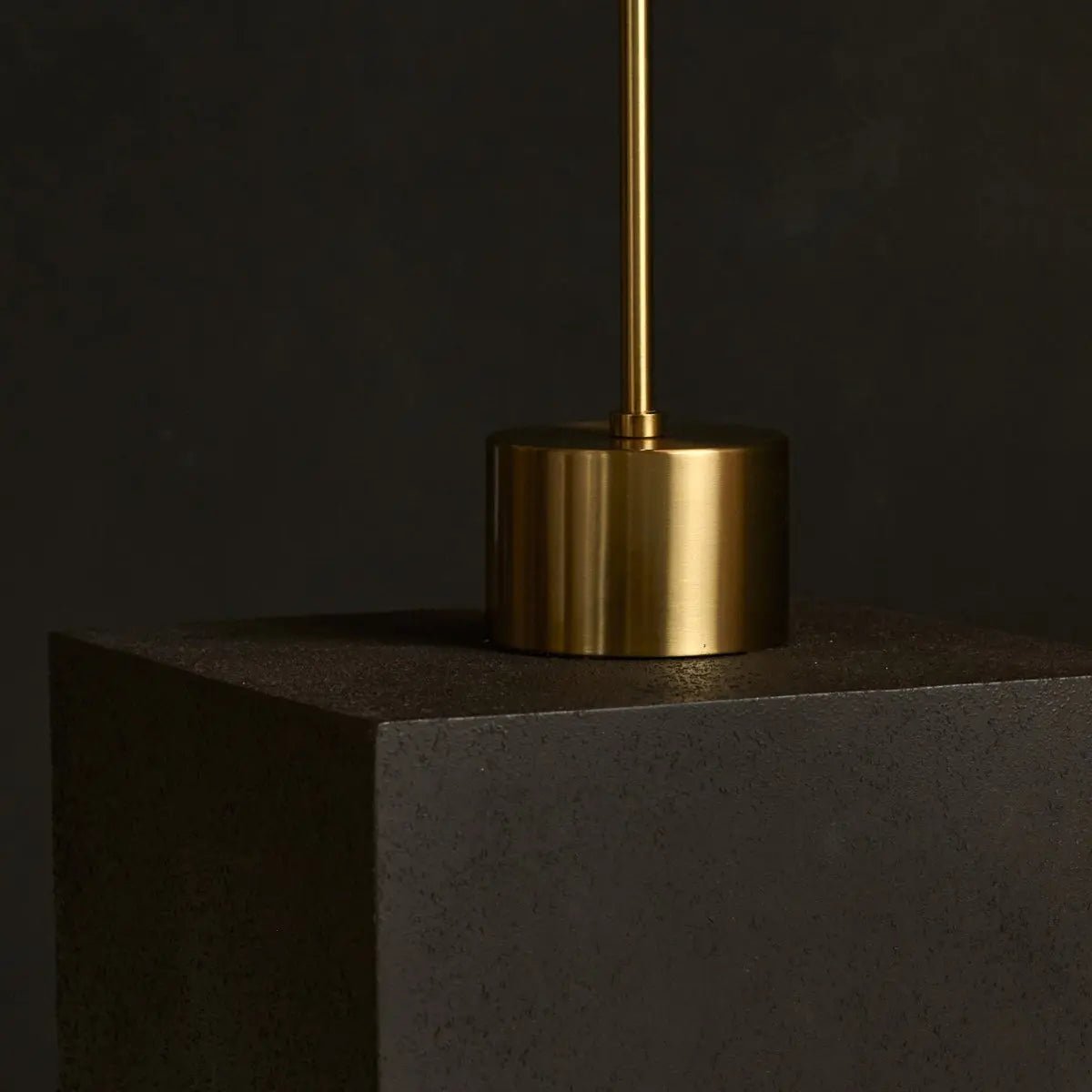 Tavellio-Amsterdam - Livia goudkleurige metalen lamp met hout – verstelbare LED, Scandinavisch design voor kantoor en woonkamer