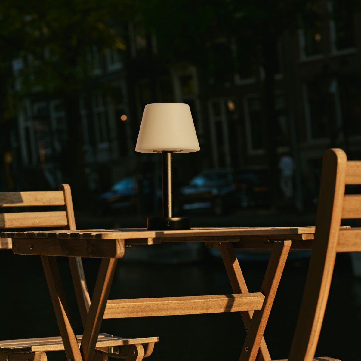 Tavellio-Amsterdam - Zoë Zwarte Houten Oplaadbare Tafellamp | Dimbaar en draagbaar | Batterijduur van 80 uur