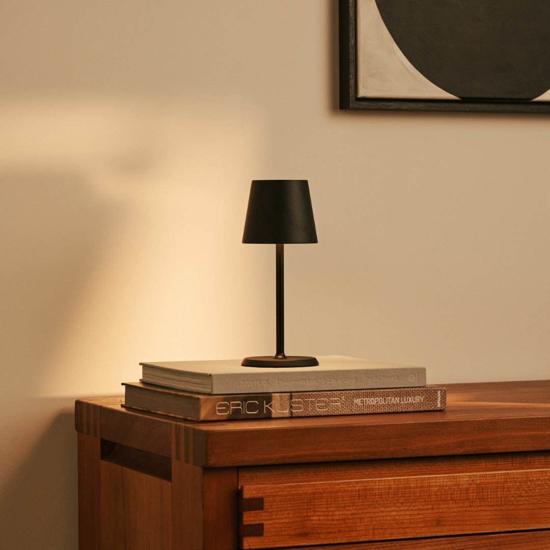 Tavellio-Amsterdam - James Black oplaadbare ijzeren tafellamp – draadloos, dimbaar en elegant