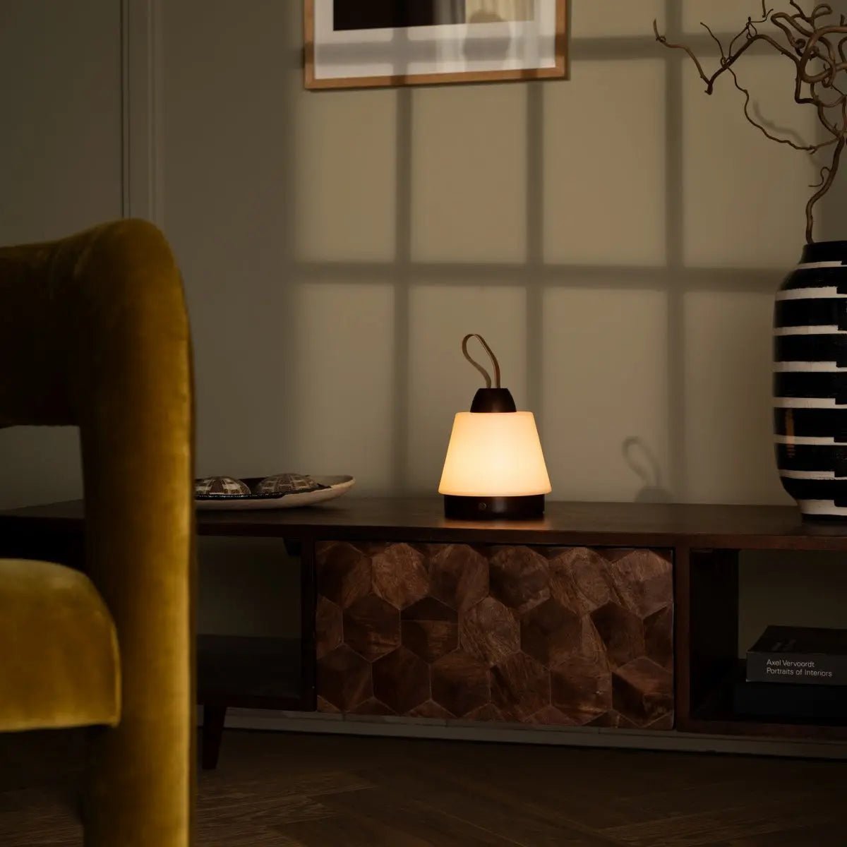 Tavellio-Amsterdam - Liv donkerbruine oplaadbare lamp – leren band, dimbaar, draadloos