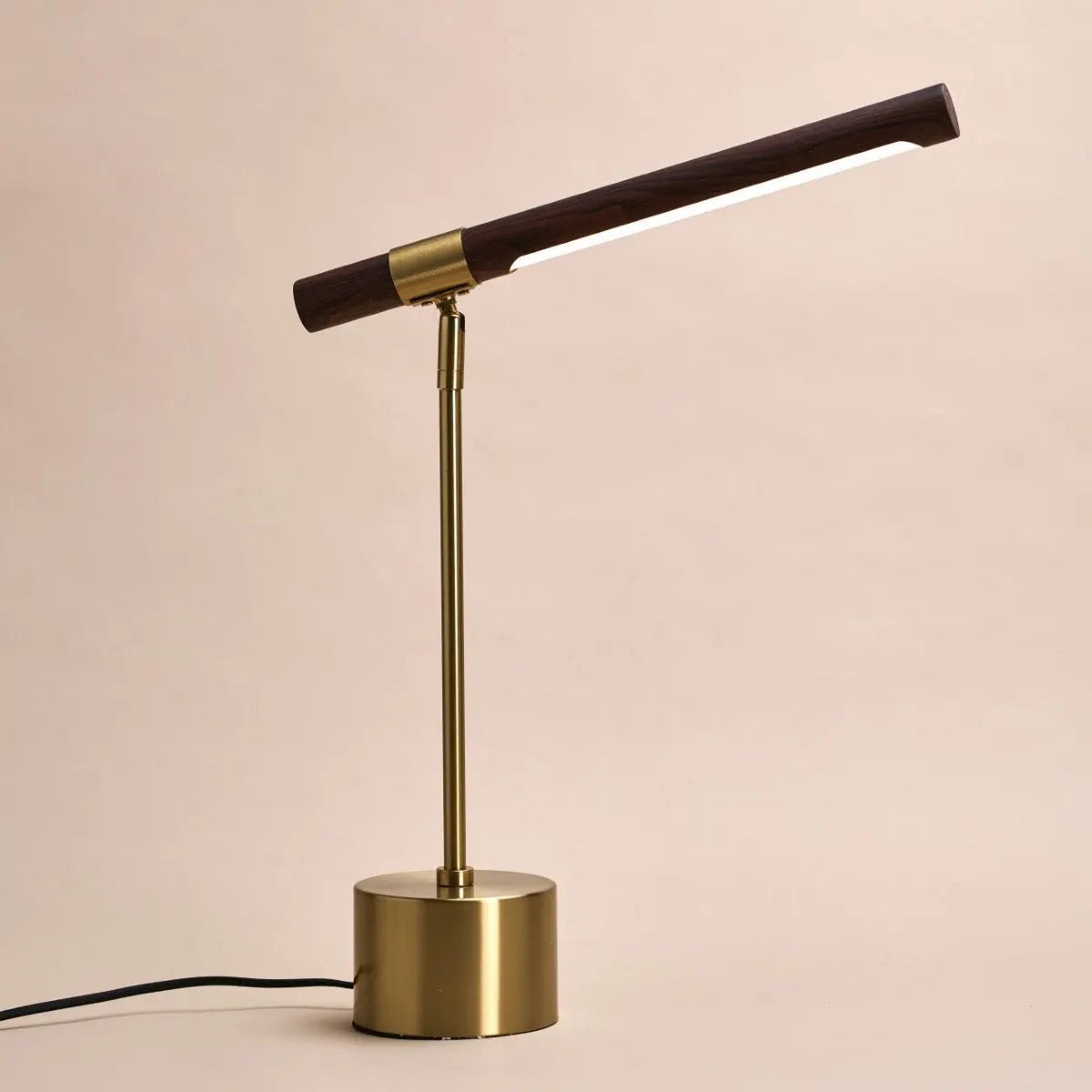 Tavellio-Amsterdam - Livia goudkleurige metalen lamp met hout – verstelbare LED, Scandinavisch design voor kantoor en woonkamer