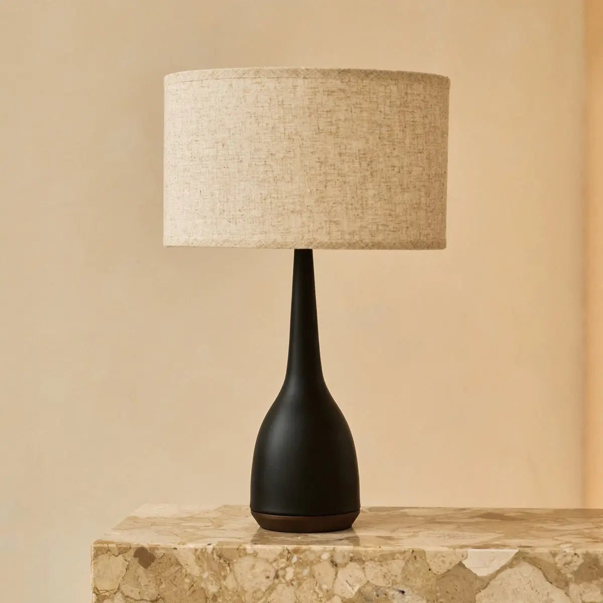 Tavellio-Amsterdam - Jacob zwarte lamp met beige kap – elegante en warme verlichting
