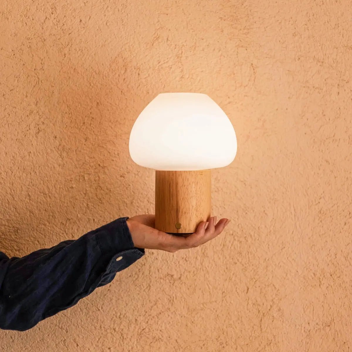 Tavellio-Amsterdam - Fynn Lichtbruine houten lamp – Oplaadbaar, dimbaar en stijlvol