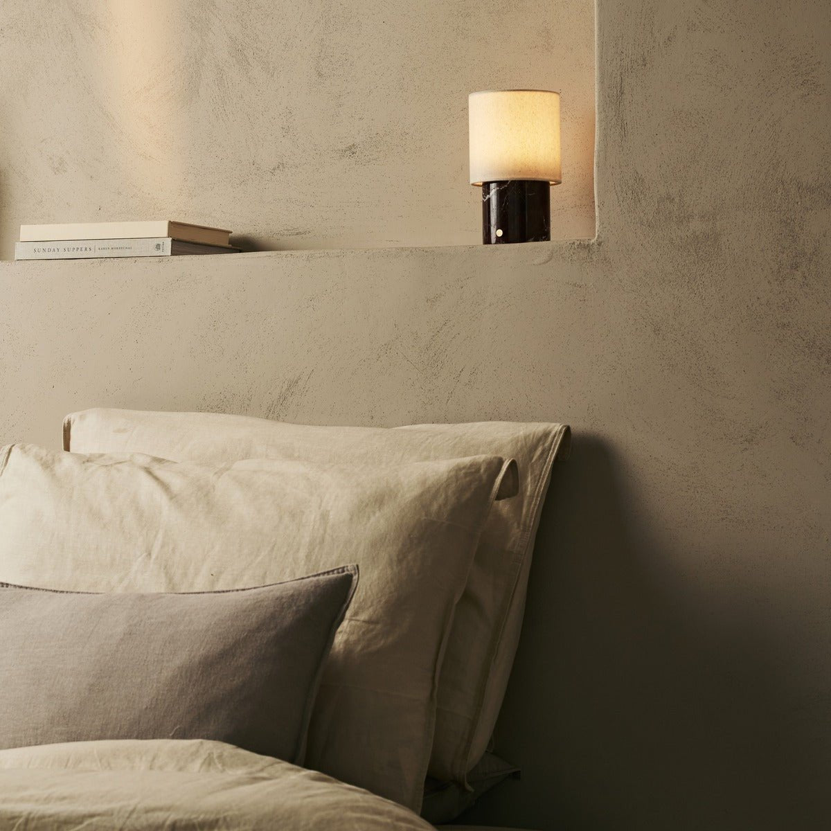 Tavellio-Amsterdam - Onoda rood / rosso levanto - marmeren oplaadbare tafellamp - met linnen verwisselbare lampenkamp