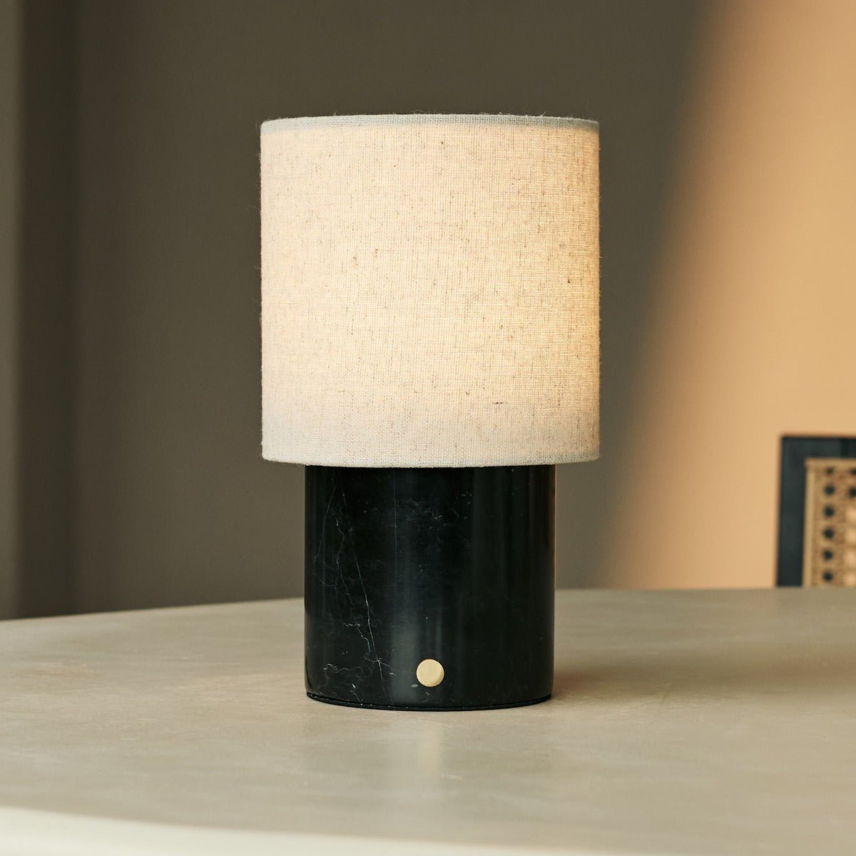 Tavellio-Amsterdam - Onoda Black / Nero Marquina - Marmeren oplaadbare tafellamp - met linnen verwisselbare lampenkap en oplaadbaar ontwerp