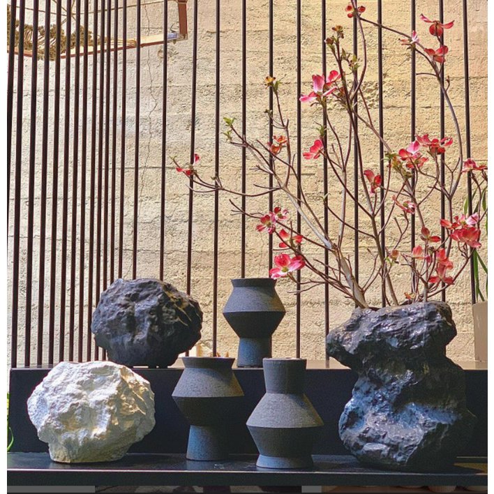 Element Accessories - Grillige hoekige ronde vaas in keramiek: CUZCO 27ZW