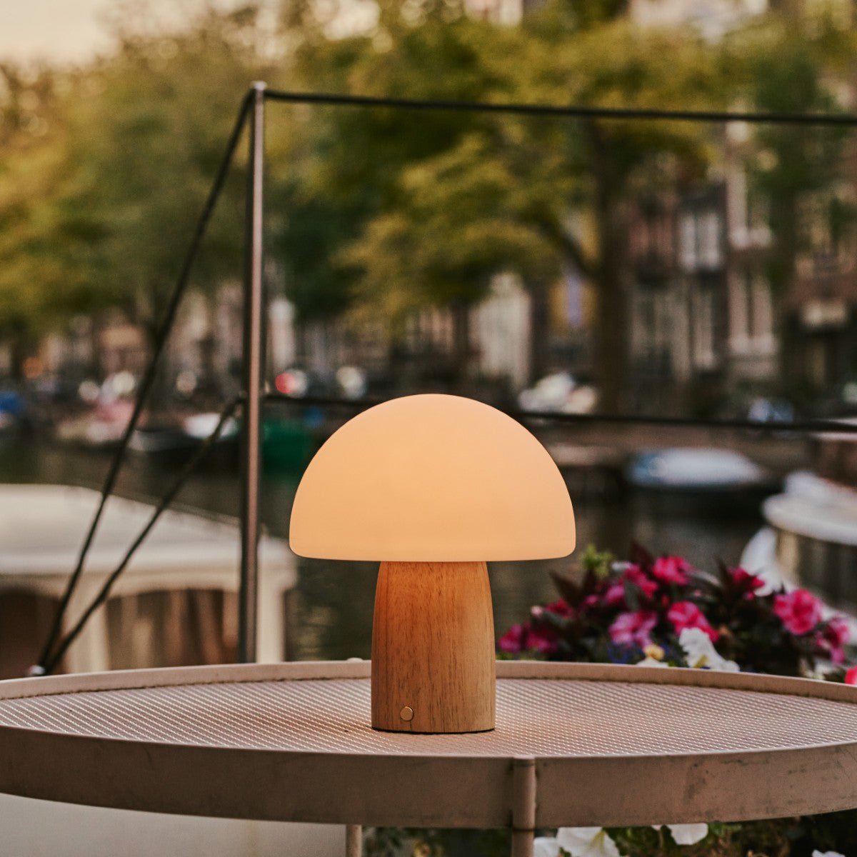 Tavellio-Amsterdam - Mia lichtbruin stijlvolle houten tafellamp met dimmer - hout, functioneel en subtiel