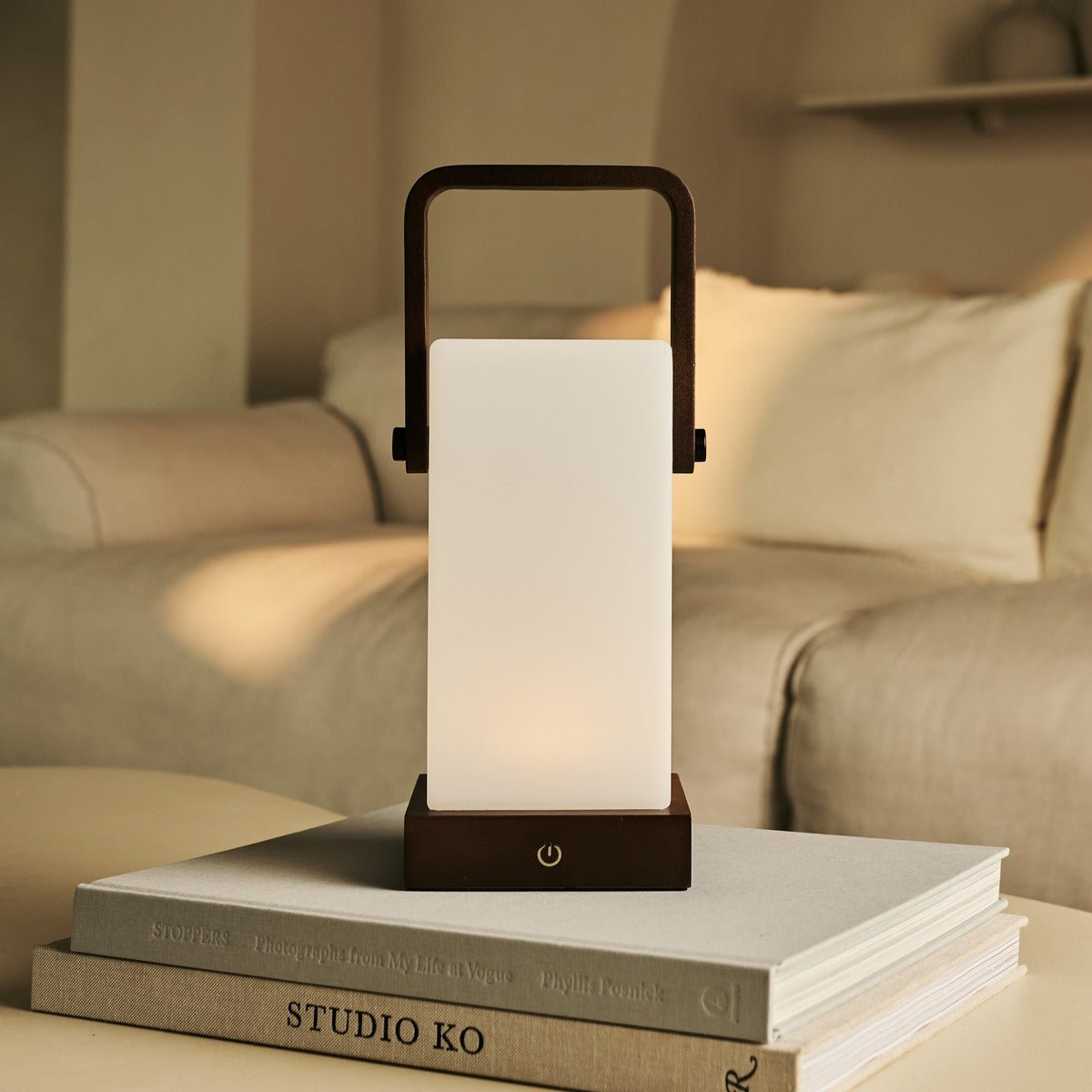 Tavellio-Amsterdam - Harper Donkerbruine Houten Lamp – Snoerloze Oplaadbare Tafellamp met Handvat