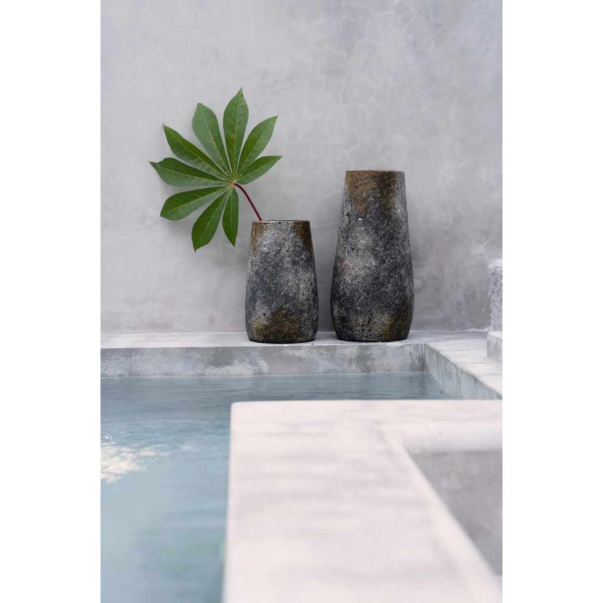 Bazar Bizar - De Spookachtige Vaas - Antiek Grijs - S