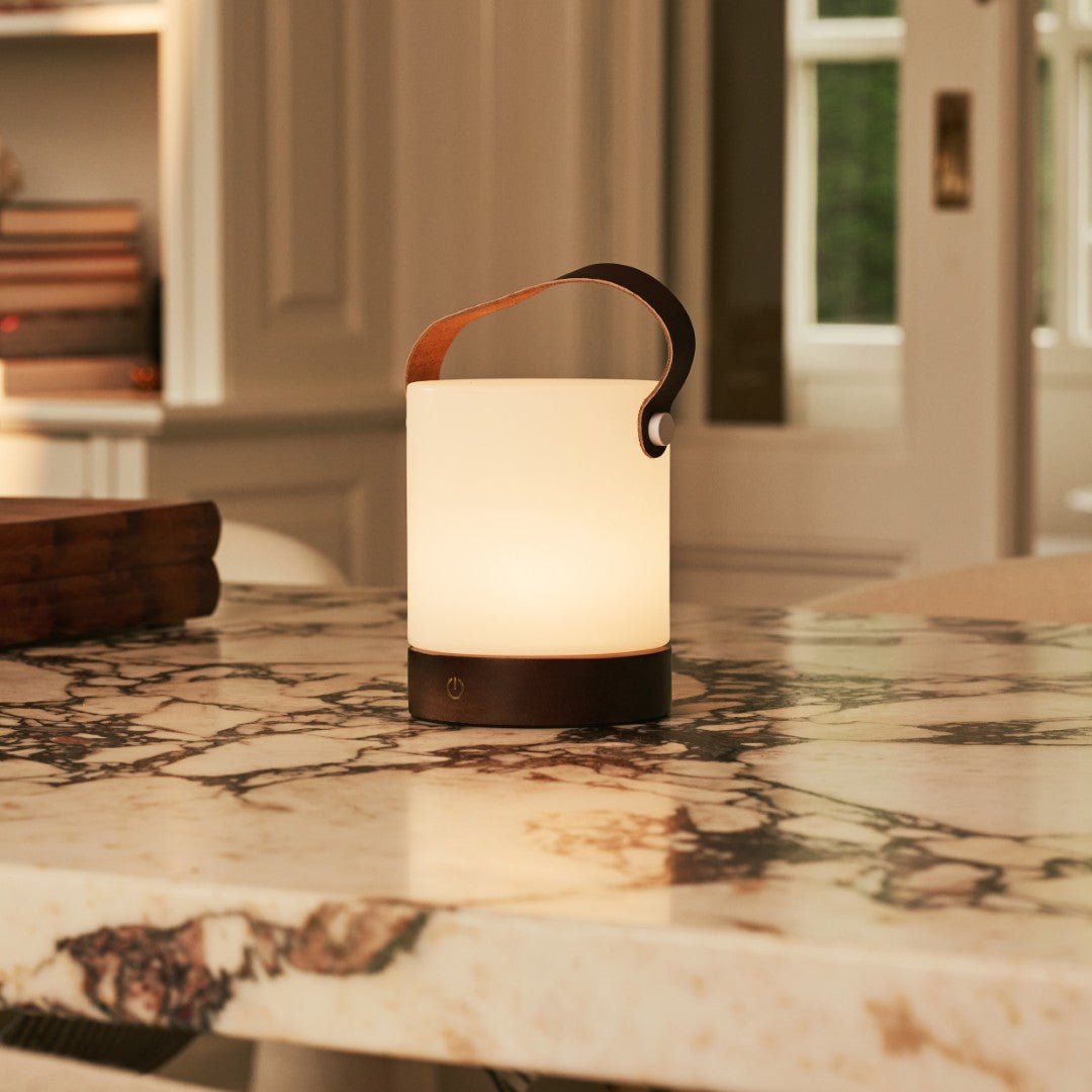 Tavellio-Amsterdam - Avery donkerbruine oplaadbare houten tafellamp – draadloos en dimbaar met leren band