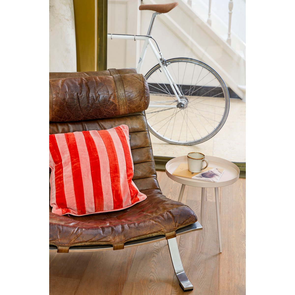 Mica Decorations - Flores Bijzettafel - H38 x Ø34 cm - Metaal - Beige