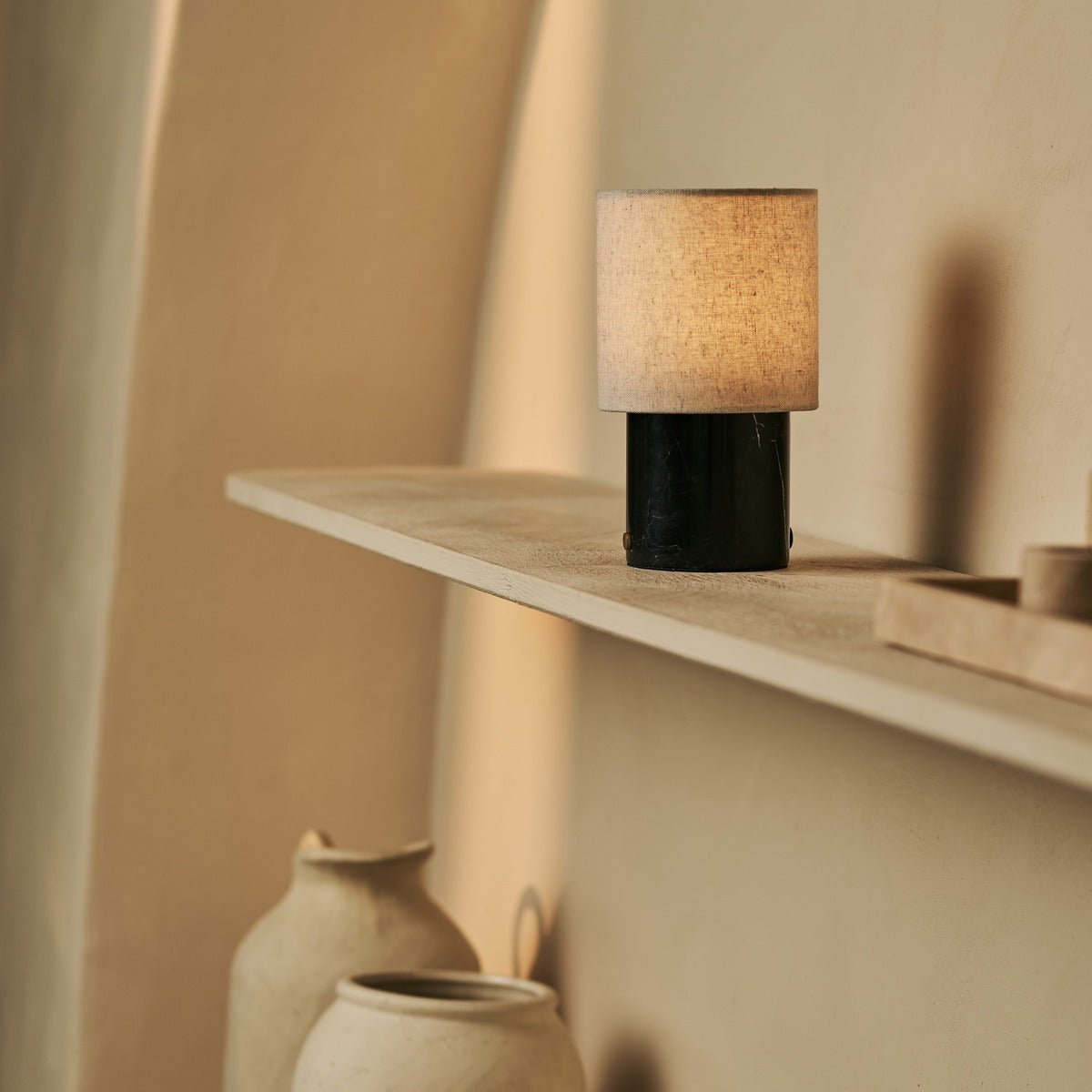 Tavellio-Amsterdam - Onoda Black / Nero Marquina - Marmeren oplaadbare tafellamp - met linnen verwisselbare lampenkap en oplaadbaar ontwerp