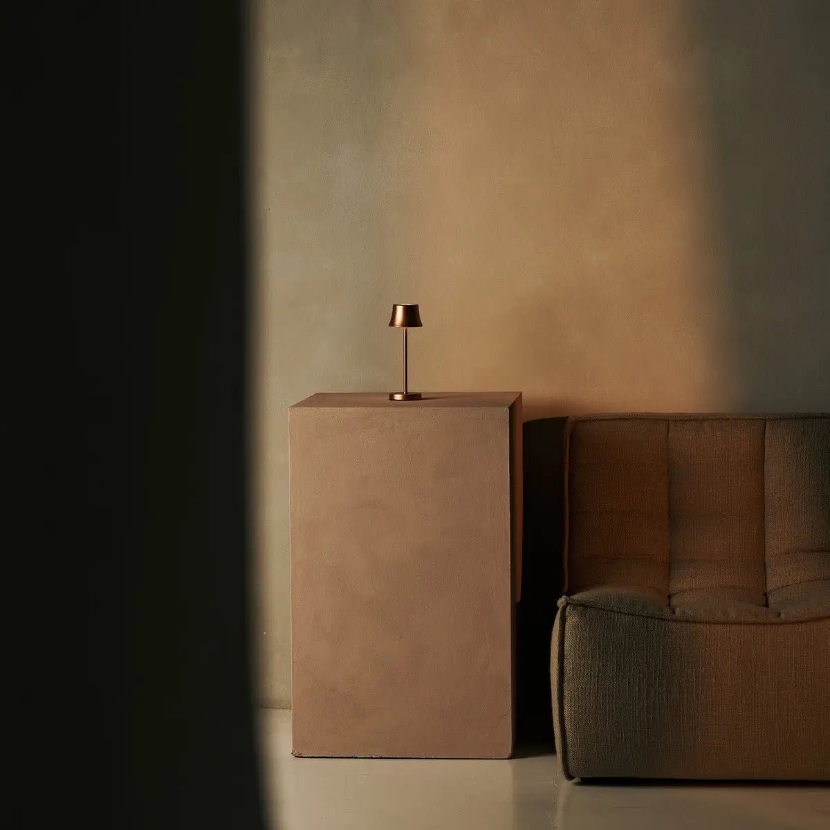 Tavellio-Amsterdam - De Pijp Mini koper oplaadbare tafellamp - Draadloos opladen, dimbare lamp en 3 lichte kleuren