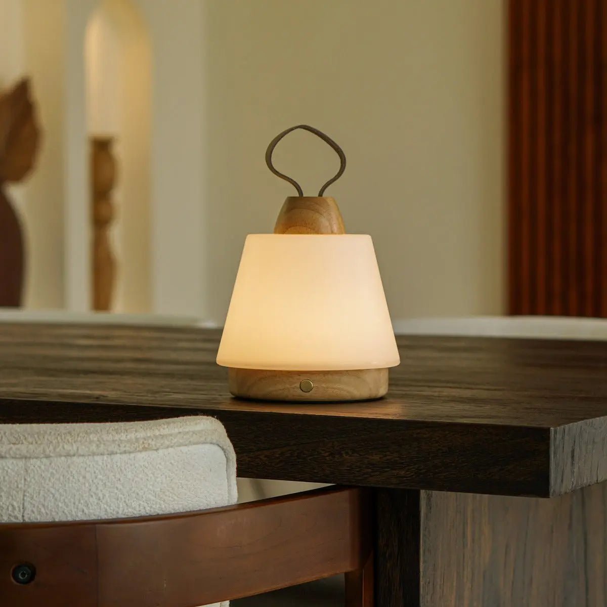 Tavellio-Amsterdam - Liv lichtbruine oplaadbare lamp – lederen band, dimbaar, draadloos