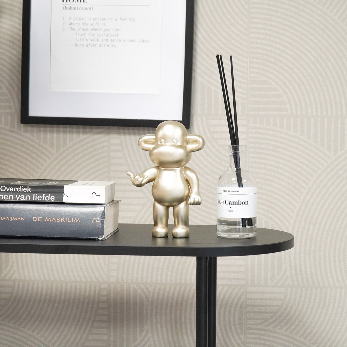 Housevitamin - Ornament - hang losse aap beeldje 'de legende' - polyresin - goud - 11x7x19cm