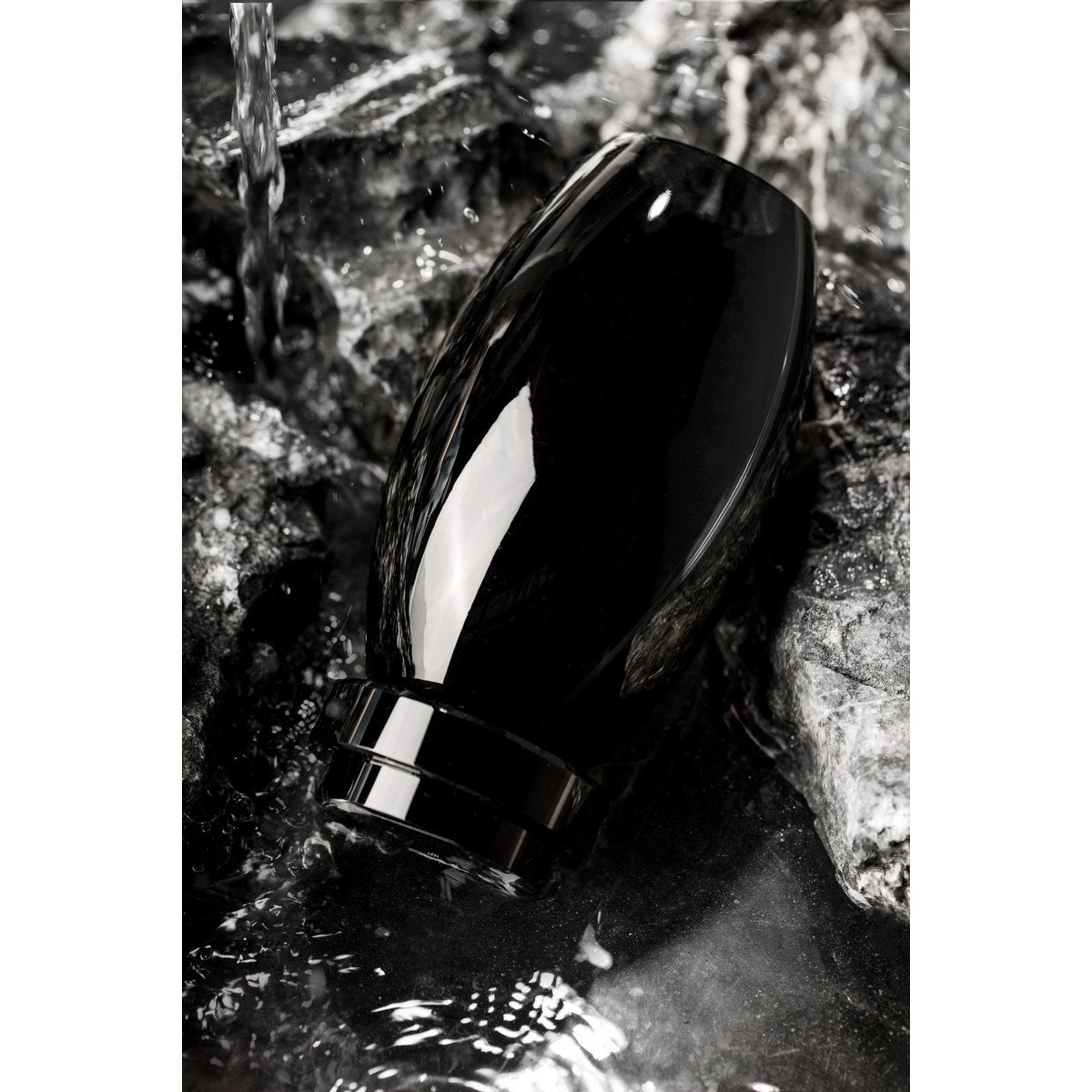 Element Accessories - Moderne vaas, innovatief design, zwart high end glas. RUD30