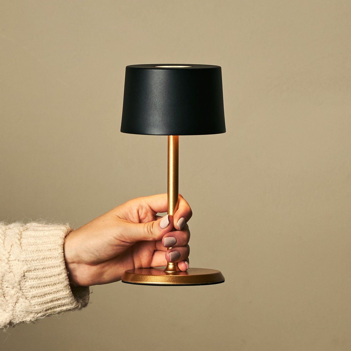 Tavellio-Amsterdam - David Black & Gold oplaadbare tafellamp 2 op 1 met verstelbare hoogte - dimbaar en draadloos met 120 uur batterij