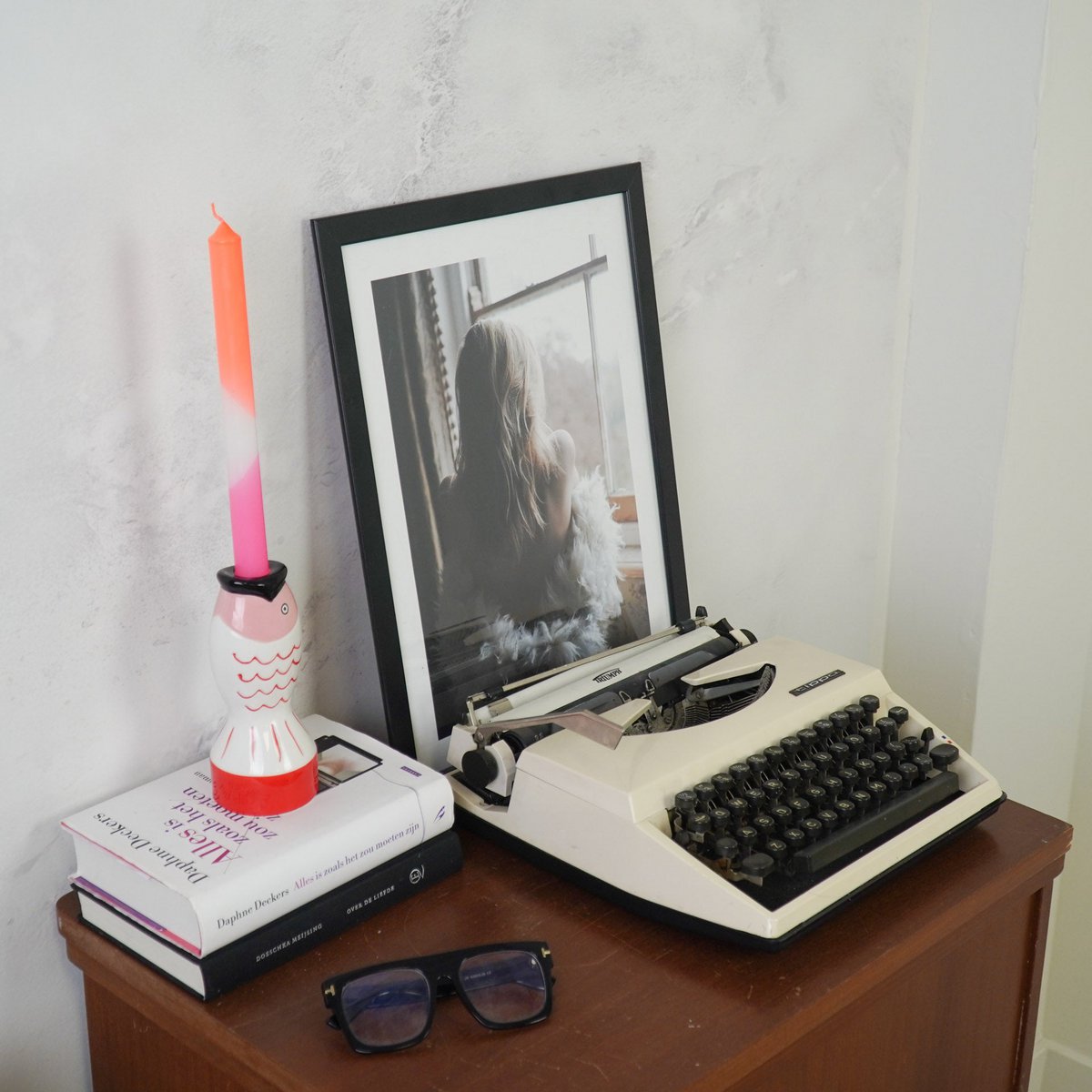 Housevitamin - Kandelaar - Vis - rood/wit/roze - 7x7x16,5 cm