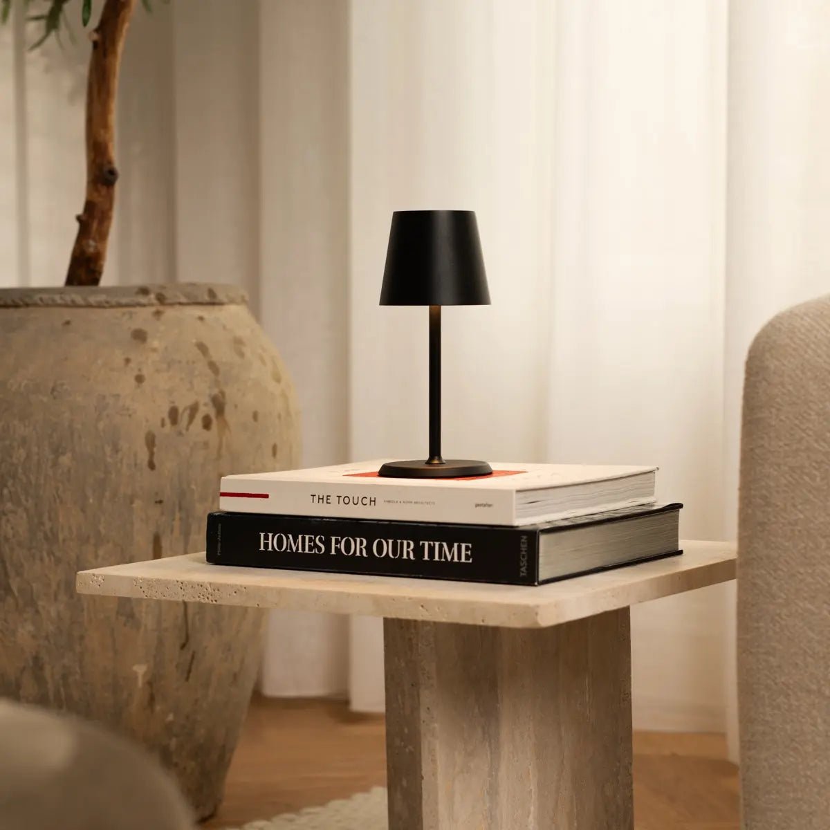 Tavellio-Amsterdam - James Black oplaadbare ijzeren tafellamp – draadloos, dimbaar en elegant