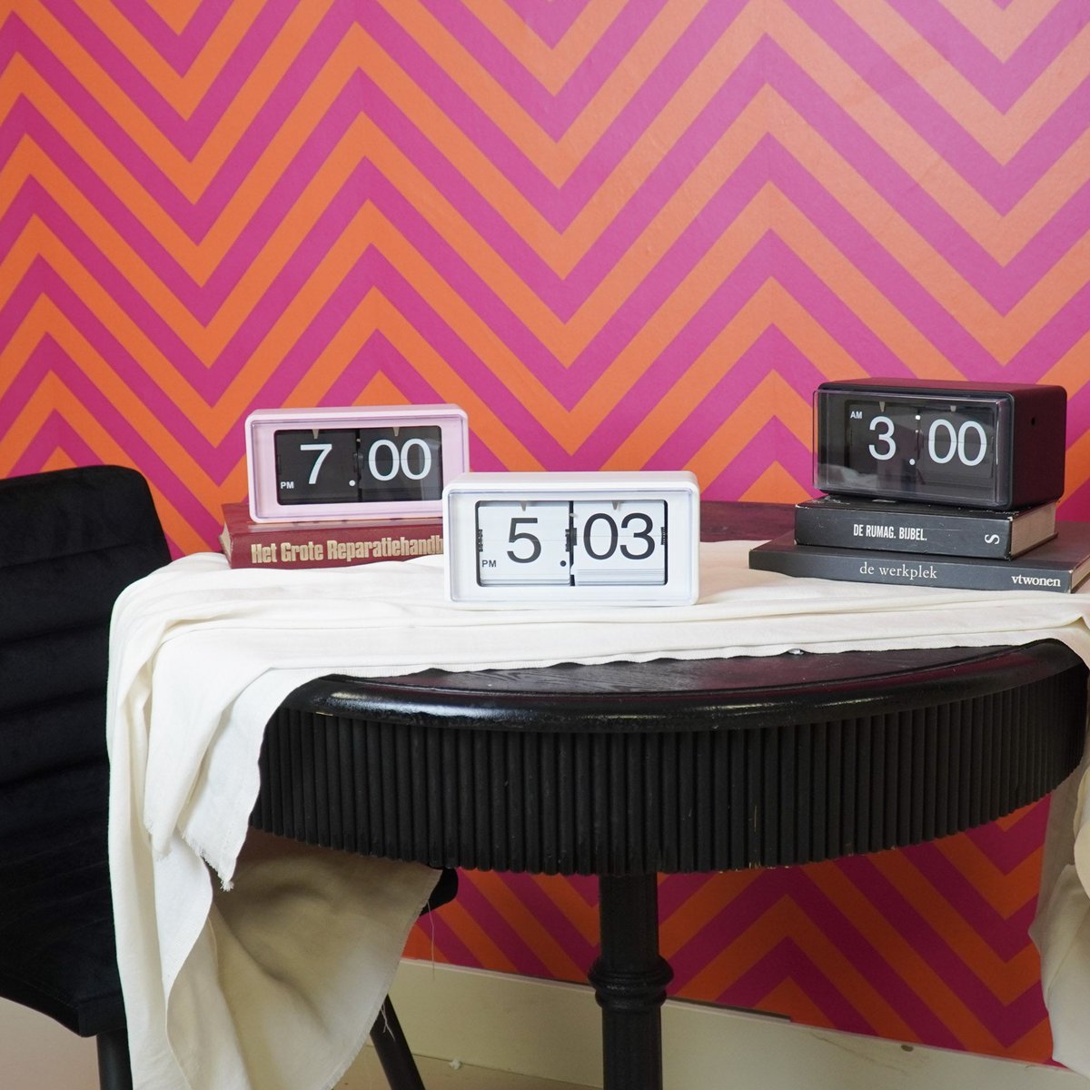 Housevitamin - Klokkastje klok flip over-wit- 22x13x11,5 cm