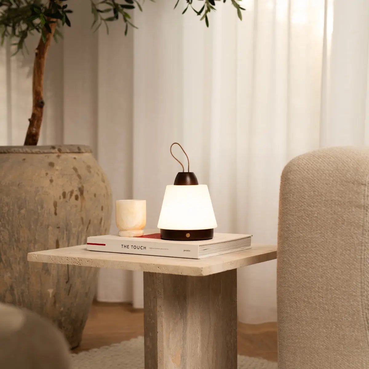 Tavellio-Amsterdam - Liv donkerbruine oplaadbare lamp – leren band, dimbaar, draadloos