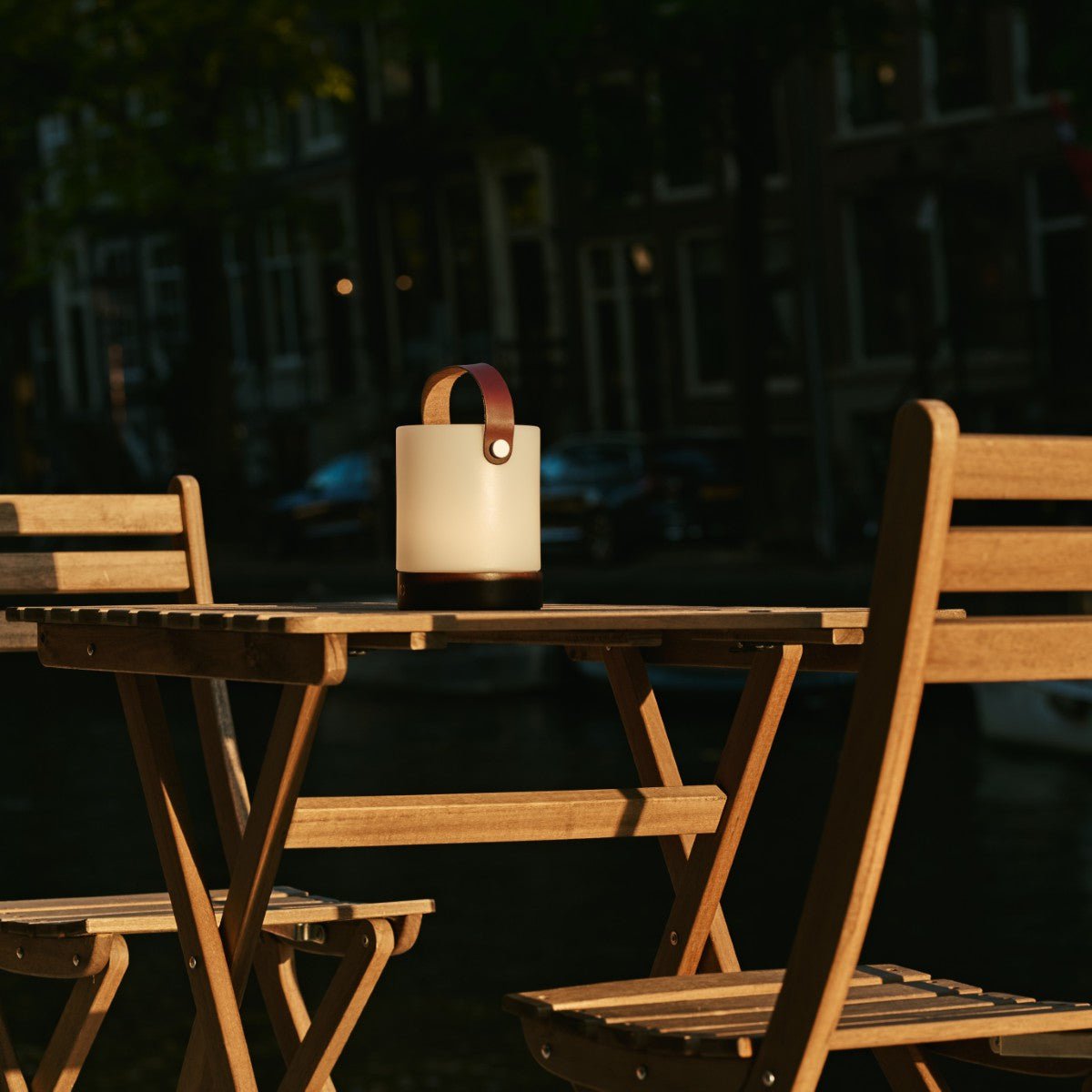 Tavellio-Amsterdam - Avery donkerbruine oplaadbare houten tafellamp – draadloos en dimbaar met leren band