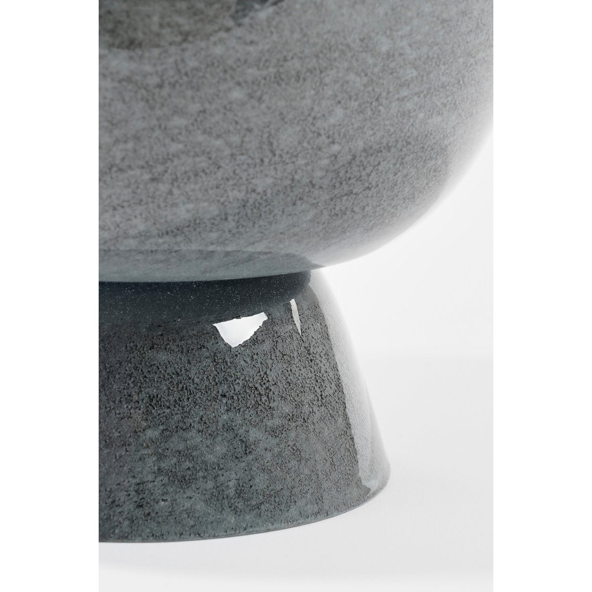 Mica Decorations - James Bloempot op Standaard - H22 x Ø19 cm - Metaal - Grijs