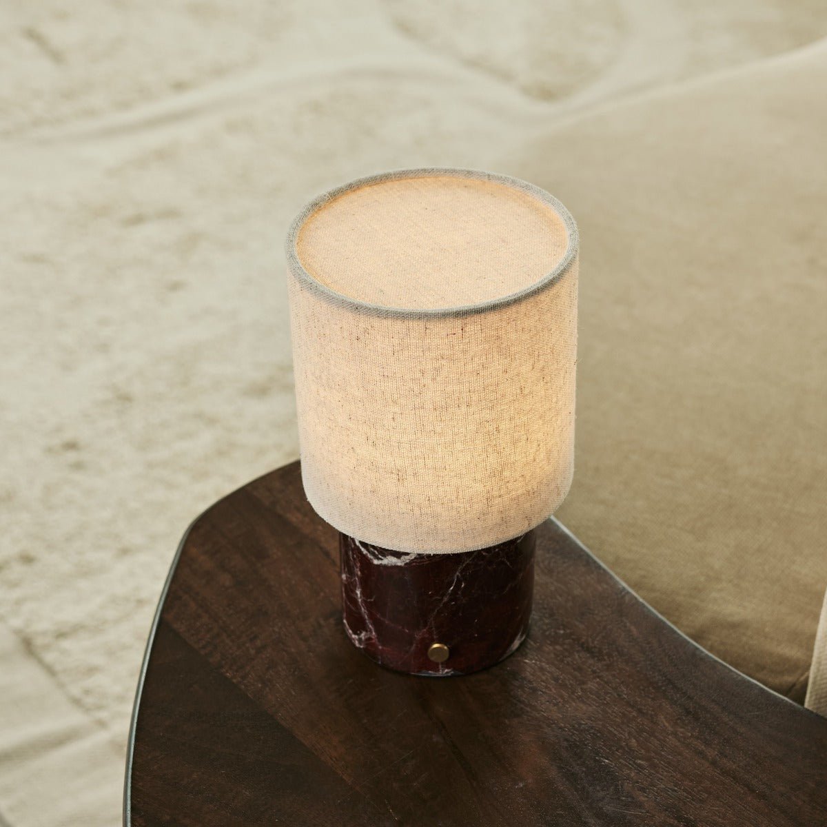 Tavellio-Amsterdam - Onoda rood / rosso levanto - marmeren oplaadbare tafellamp - met linnen verwisselbare lampenkamp