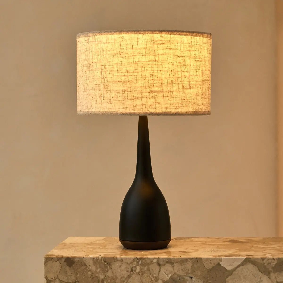 Tavellio-Amsterdam - Jacob zwarte lamp met beige kap – elegante en warme verlichting