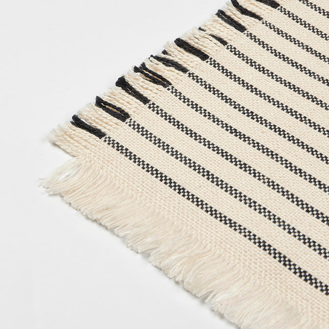 Broste Copenhagen - Tafelloper 'Elouise' (41.5x140cm, Offwhite/Black)