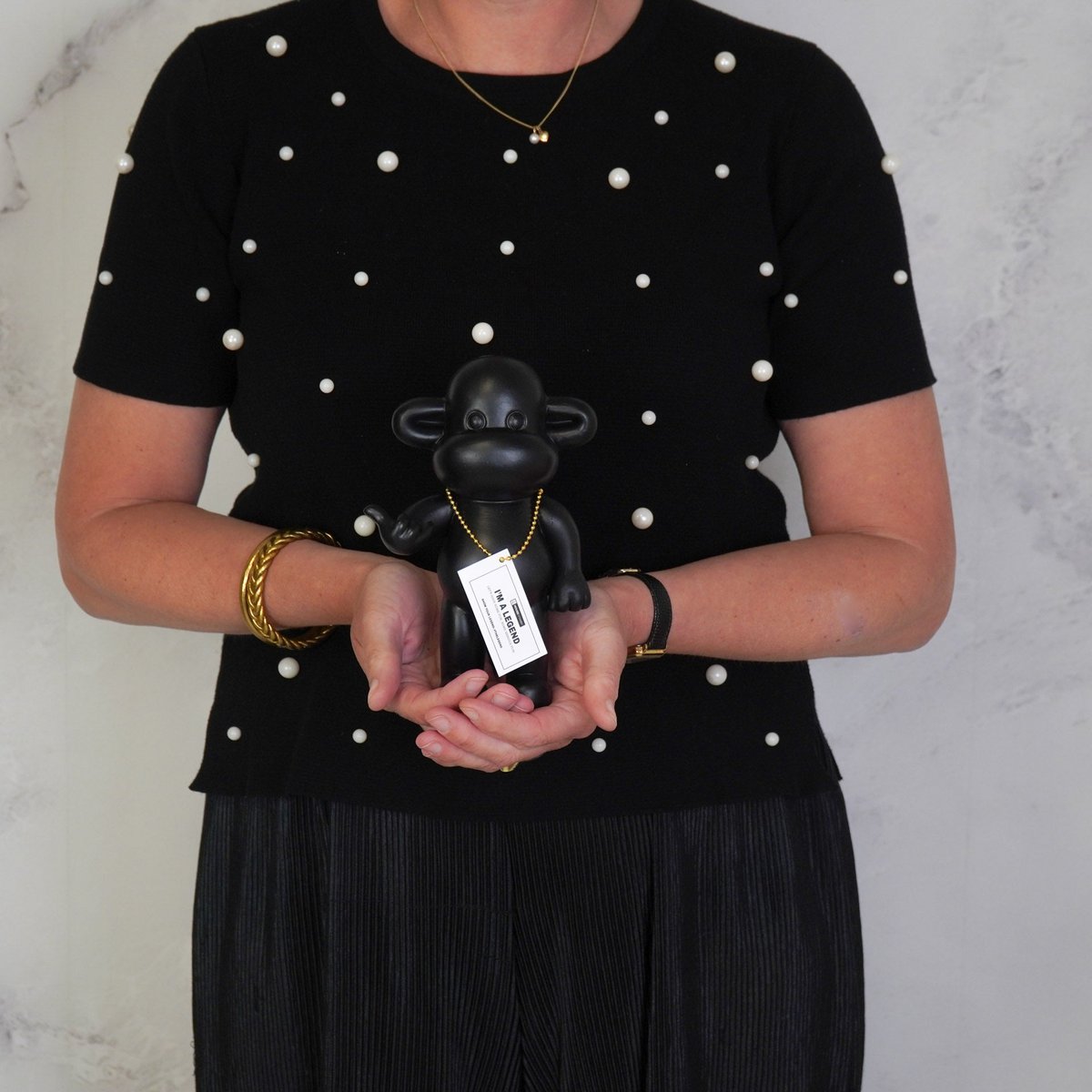 Housevitamin - Ornament - hang los aap beeldje 'de legende' - zwart - 11x7x19cm