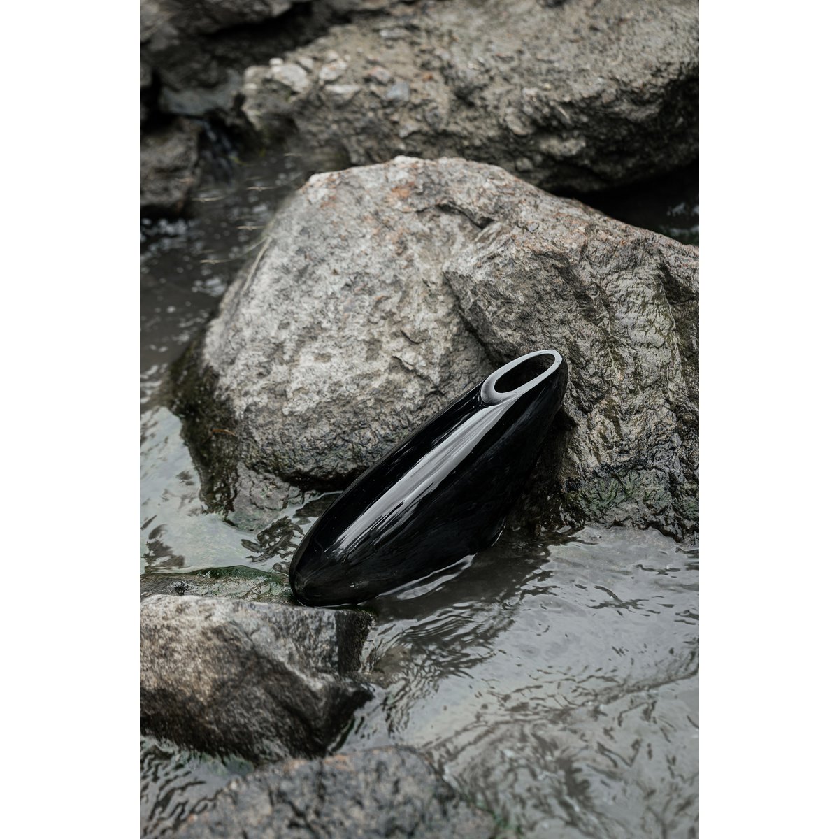 Element Accessories - Langwerpige luxe glazen vaas van innovatief organisch design, KOOKY13GR