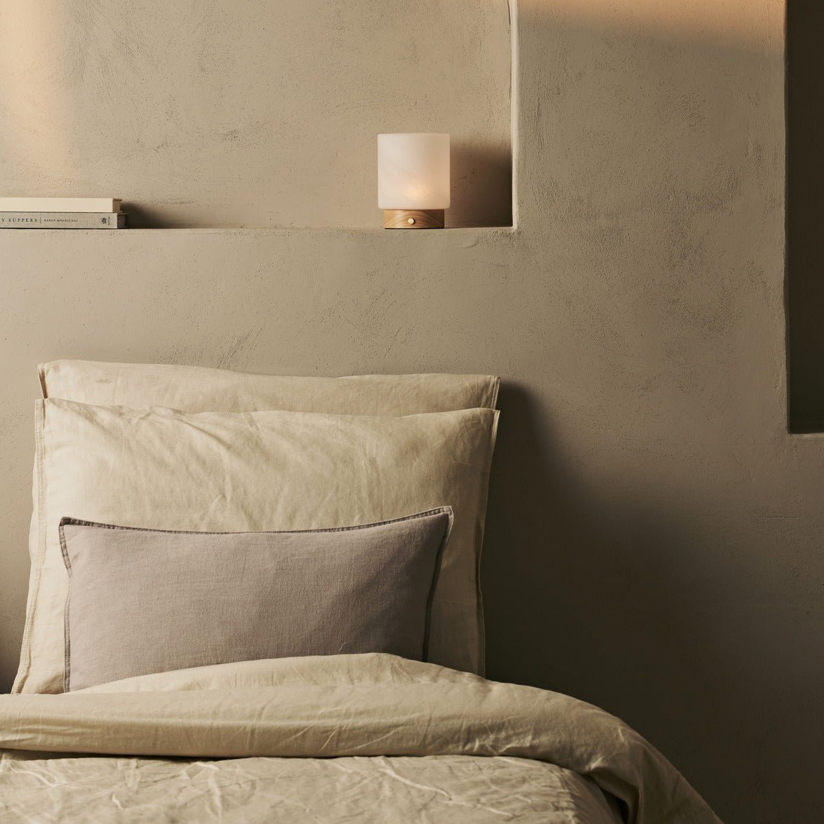 Tavellio-Amsterdam - Pien lichtbruine houten tafellamp - oplaadbaar, dimbaar en tot 100 uur batterij