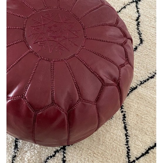 Poufs & Pillows - Leren poef - vol bordeaux - gevuld geleverd