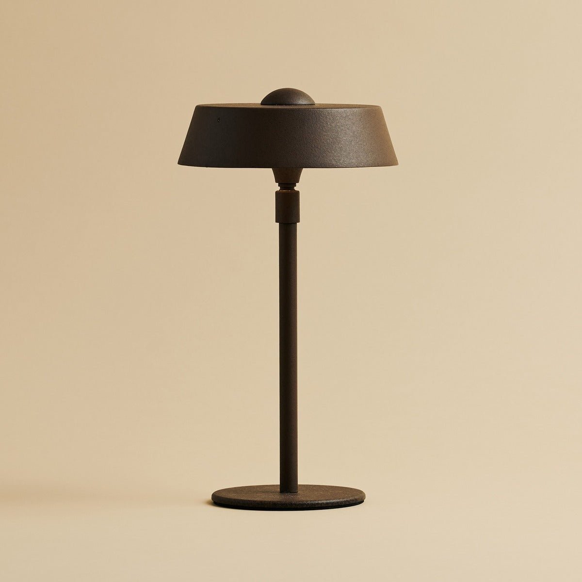 Tavellio-Amsterdam - Luca Mocha Brown - USB -oplaadbare lamp L Minimalistisch, speels en dimpelbaar