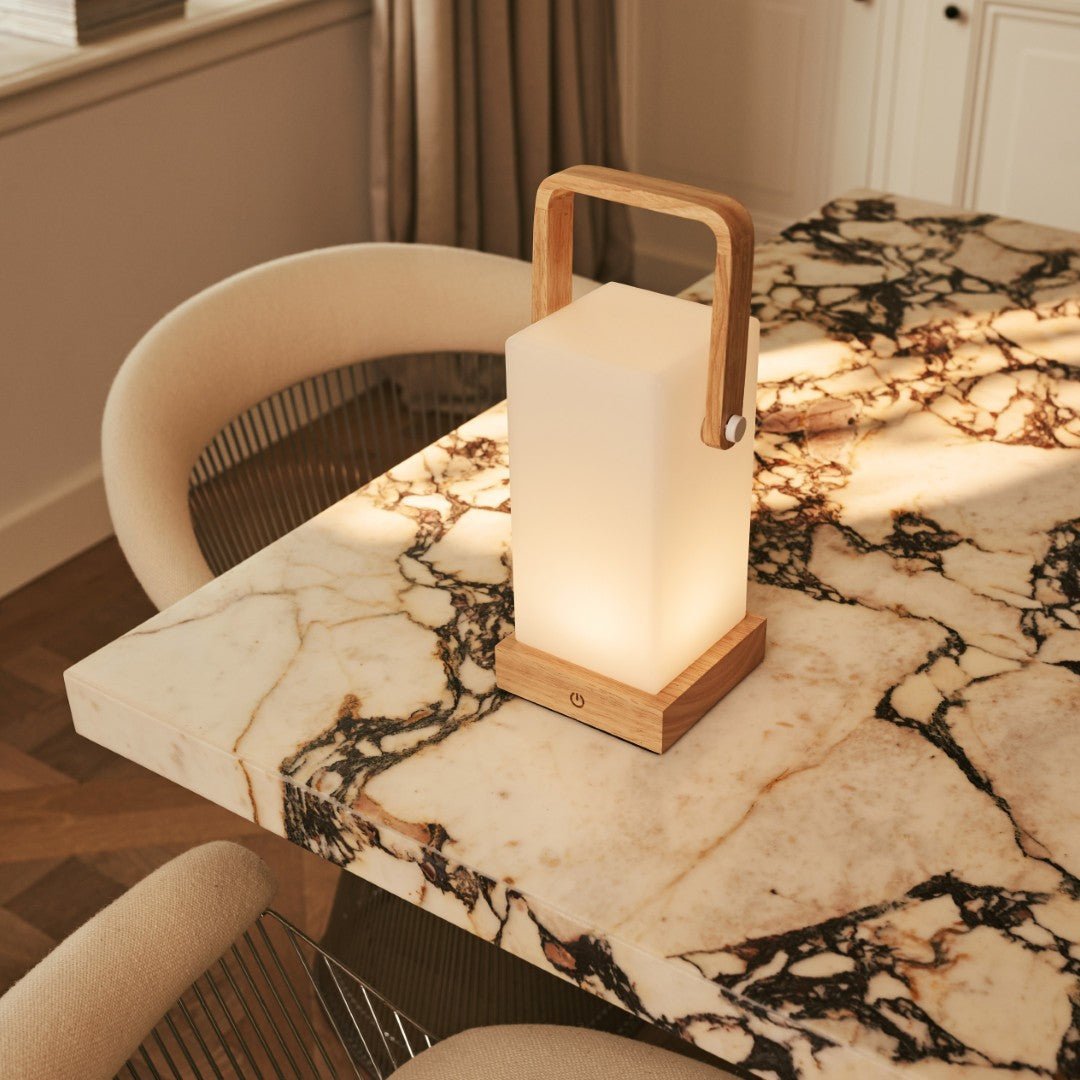 Tavellio-Amsterdam - Harper lichtbruine houten lamp – draadloze oplaadbare tafellamp met handvat