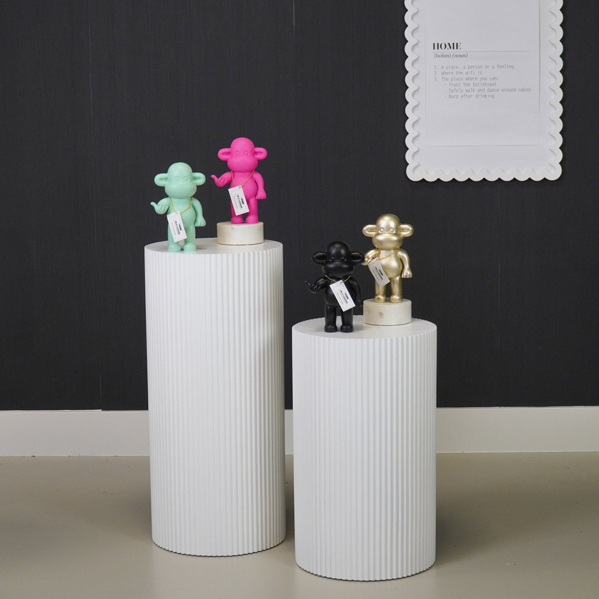 Housevitamin - Ornament - hang los aap beeldje 'de legende' - zwart - 11x7x19cm