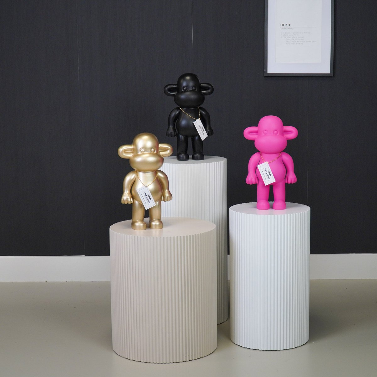 Housevitamin - Ornament - aap -beeldje 'de legende'- polyresin - roze - 20,5x13,5x35cm