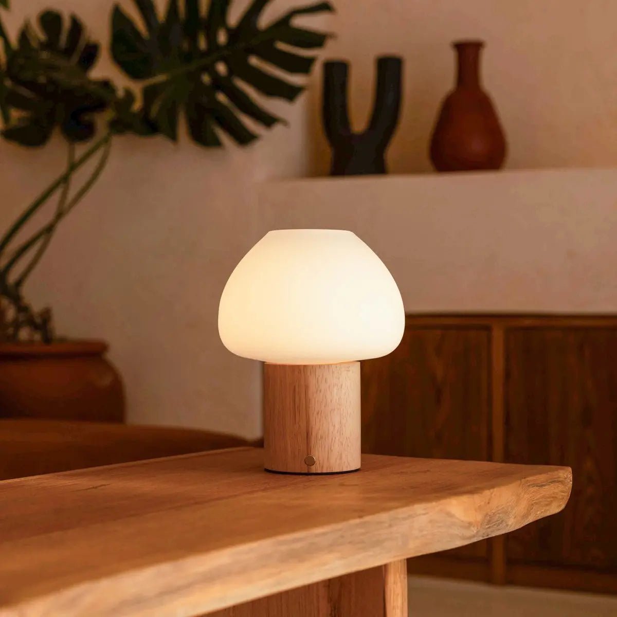 Tavellio-Amsterdam - Fynn Lichtbruine houten lamp – Oplaadbaar, dimbaar en stijlvol