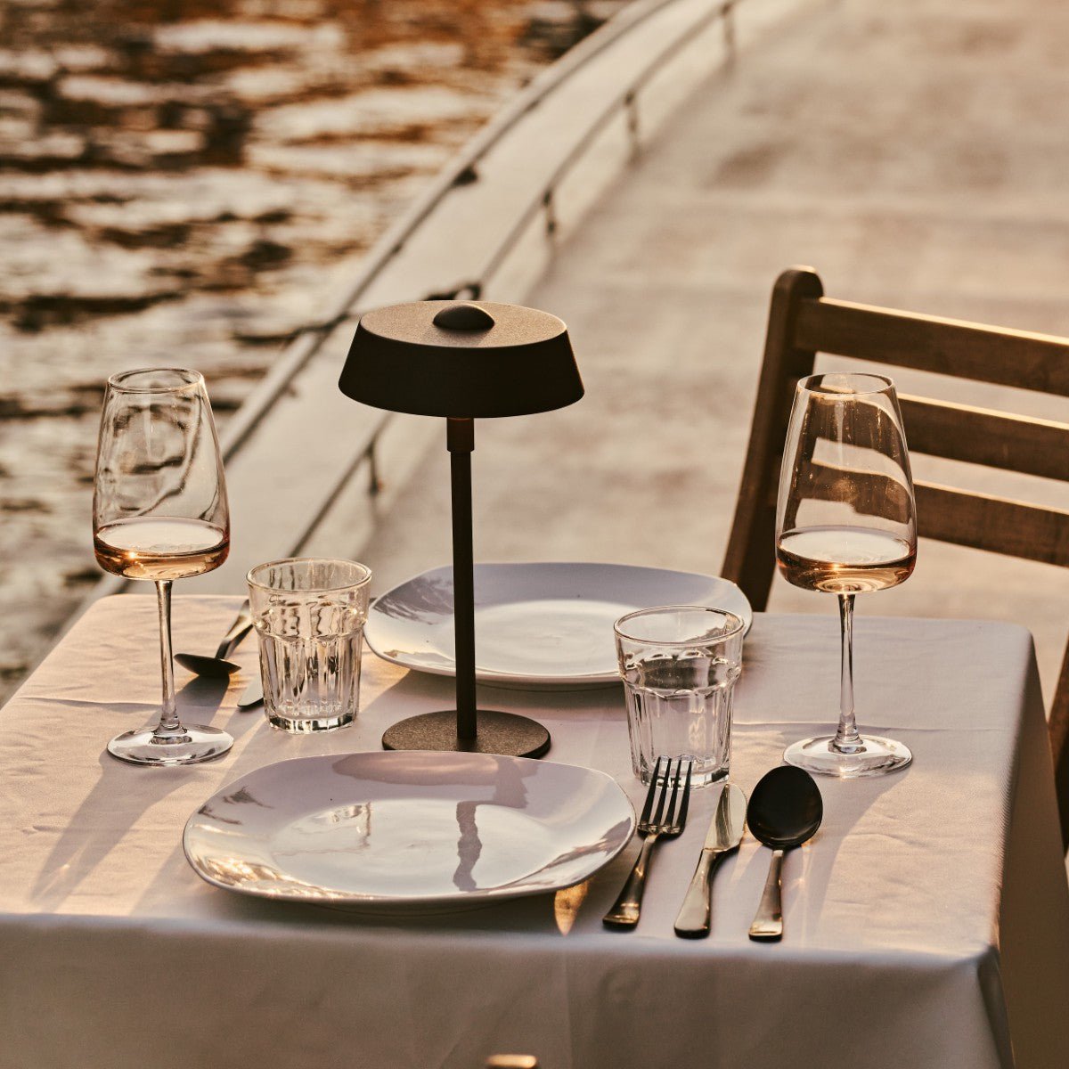 Tavellio-Amsterdam - Luca Mocha Brown - USB -oplaadbare lamp L Minimalistisch, speels en dimpelbaar