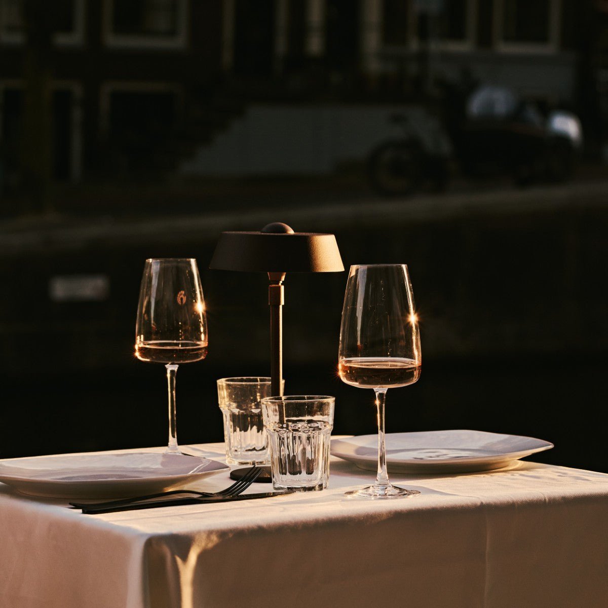 Tavellio-Amsterdam - Luca Mocha Brown - USB -oplaadbare lamp L Minimalistisch, speels en dimpelbaar