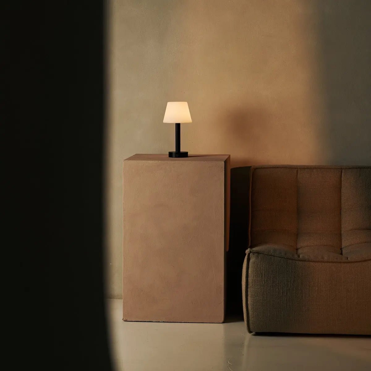 Tavellio-Amsterdam - Zoë Zwarte Houten Oplaadbare Tafellamp | Dimbaar en draagbaar | Batterijduur van 80 uur