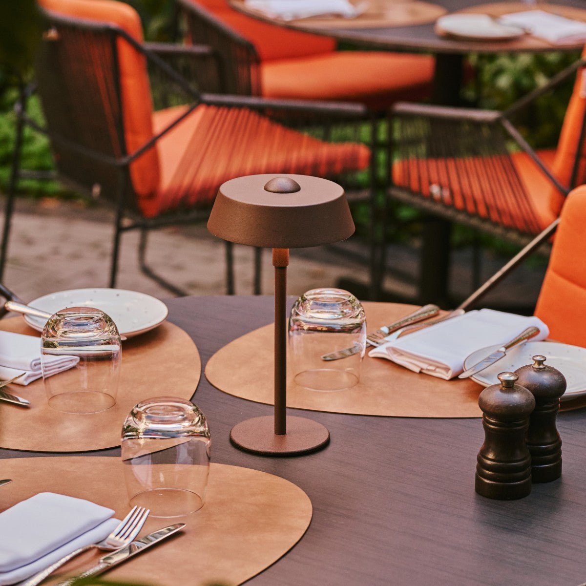 Tavellio-Amsterdam - Luca Mocha Brown - USB -oplaadbare lamp L Minimalistisch, speels en dimpelbaar