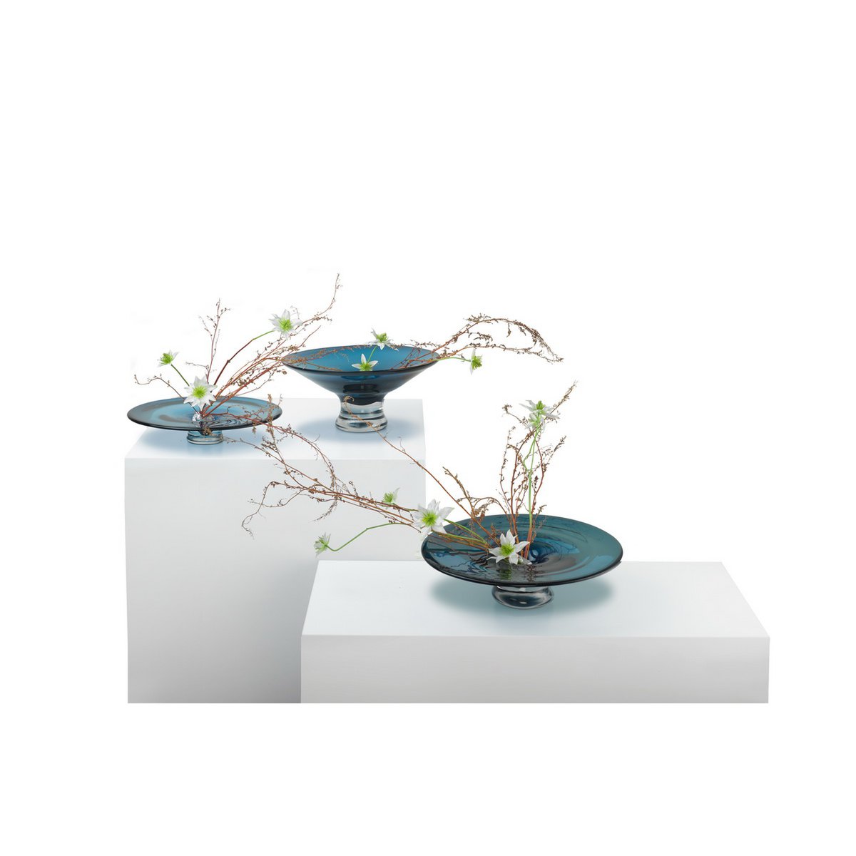 Element Accessories - Ronde platte vaas of schaal, diepblauw dik glas, handgedraaid: ALAIN