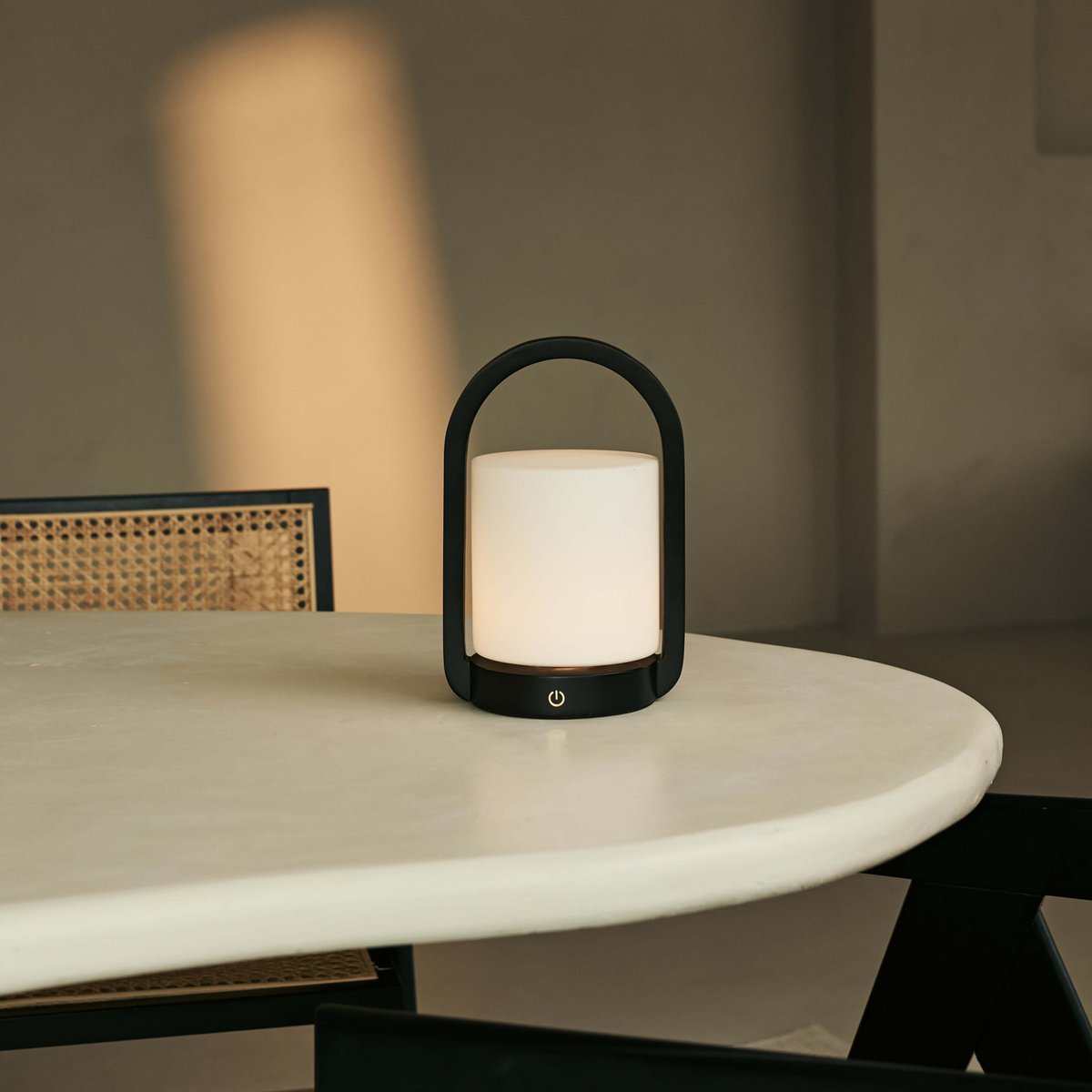 Tavellio-Amsterdam - George donkerbruine houten lamp – oplaadbaar, dimbaar en draagbaar